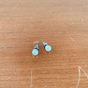 Set of two faux pearl stud earrings white